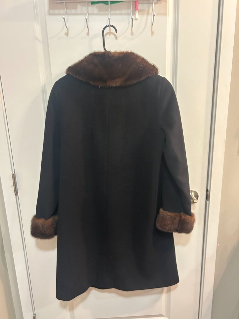 DKNY Black 100% Wool Coat Real Mink Fur Collar Cuffs Size 6 Luxury Vintage - Picture 4 of 13